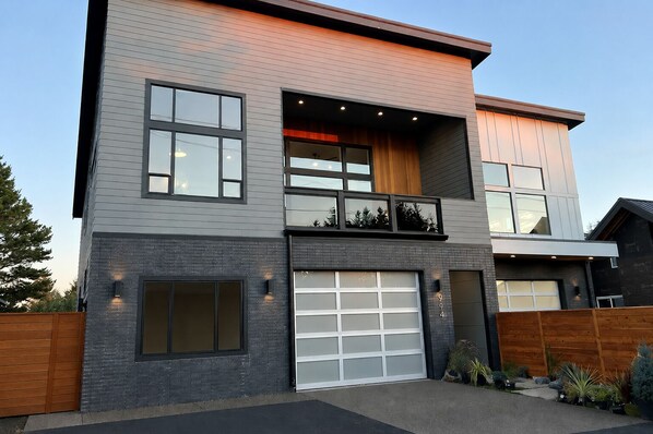 Exterior - Spa • Theater • Sauna • Hot Tub • Arcade • Pets (Ocean Shores)