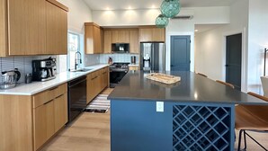 Coffee/tea maker, fridge, microwave, oven - Villa w/ Spa, Theater, Arcade & Hot Tub · Pets OK (Ocean Shores)