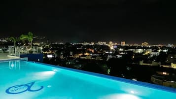 15 outdoor pools