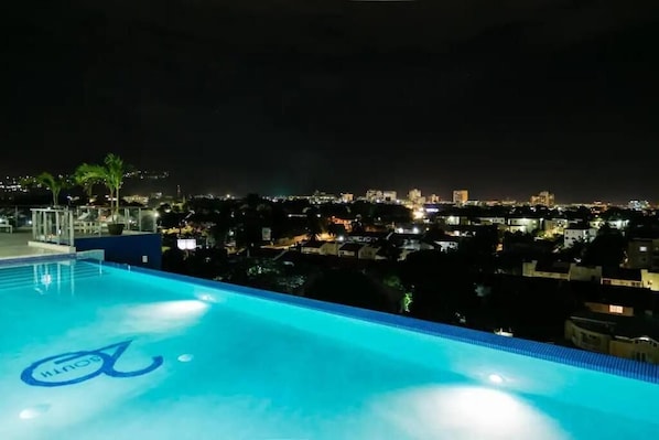 15 outdoor pools