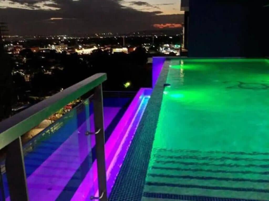 15 outdoor pools