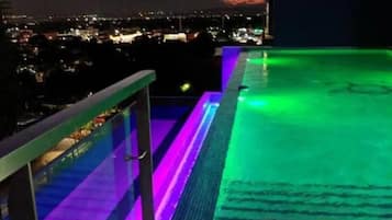 15 outdoor pools