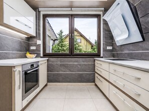 Refrigerador, microondas, horno y lavavajillas 