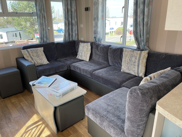 Snapdragon 3 Bedroom Dog Friendly Caravan On Rockley Park, Poole Harbour, Dorset - Wareham, UK