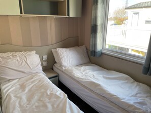 Room - Snapdragon 3 bedroom dog friendly caravan on Rockley Park, Poole Harbour, Dorset (Poole)