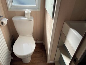 Bathroom - Snapdragon 3 bedroom dog friendly caravan on Rockley Park, Poole Harbour, Dorset (Poole)
