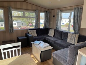 Living area - Snapdragon 3 bedroom dog friendly caravan on Rockley Park, Poole Harbour, Dorset (Poole)