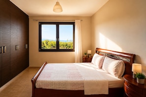 Iron/ironing board, WiFi, bed sheets - OASIS 360° Apartment (Kos)