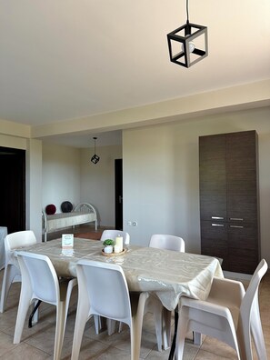 Dining - OASIS 360° Apartment (Kos)