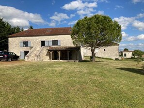 Exterior - Les Artals- Villa with 12m pool, boules court (Montaigu-de-Quercy)