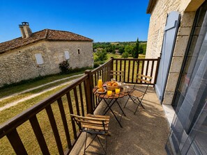 Outdoor dining - Les Artals- Villa with 12m pool, boules court (Montaigu-de-Quercy)