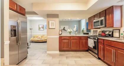Welcoming 3-bedroom house in vibrant Chicago