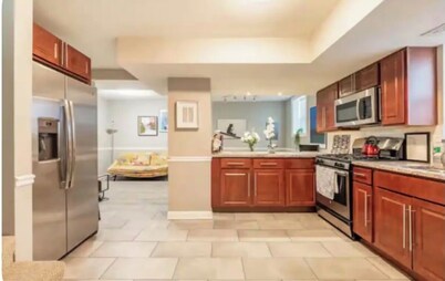 Welcoming 3-bedroom house in vibrant Chicago