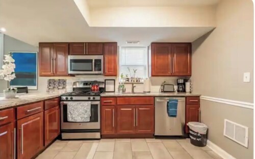 Welcoming 3-bedroom house in vibrant Chicago