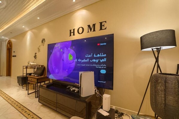 Superior Apartment, Balcony, City View | Interior