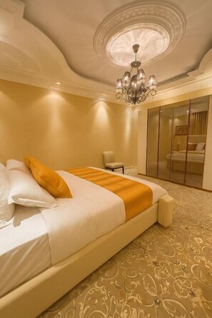 Appartement Supérieur, balcon, vue ville | Rideaux occultants, chambres insonorisées, fer et planche à repasser