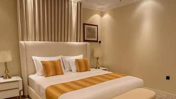 Appartement Supérieur, balcon, vue ville | Rideaux occultants, chambres insonorisées, fer et planche à repasser