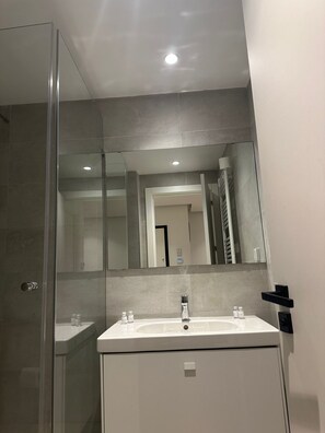 Bathroom - Vrbo Property (La Marsa)