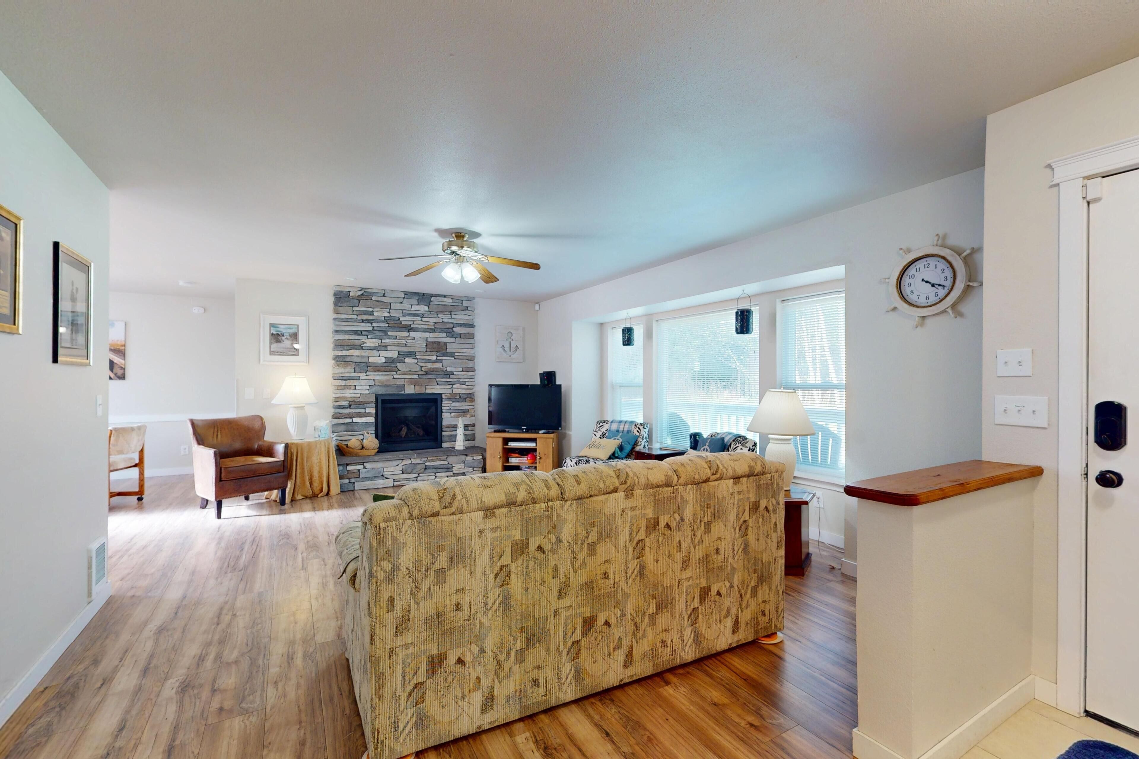 Fire Pit, Grill, 3bd, 2ba, Dogs Ok, Fully Fenced Yard (Allee) - Westport, WA