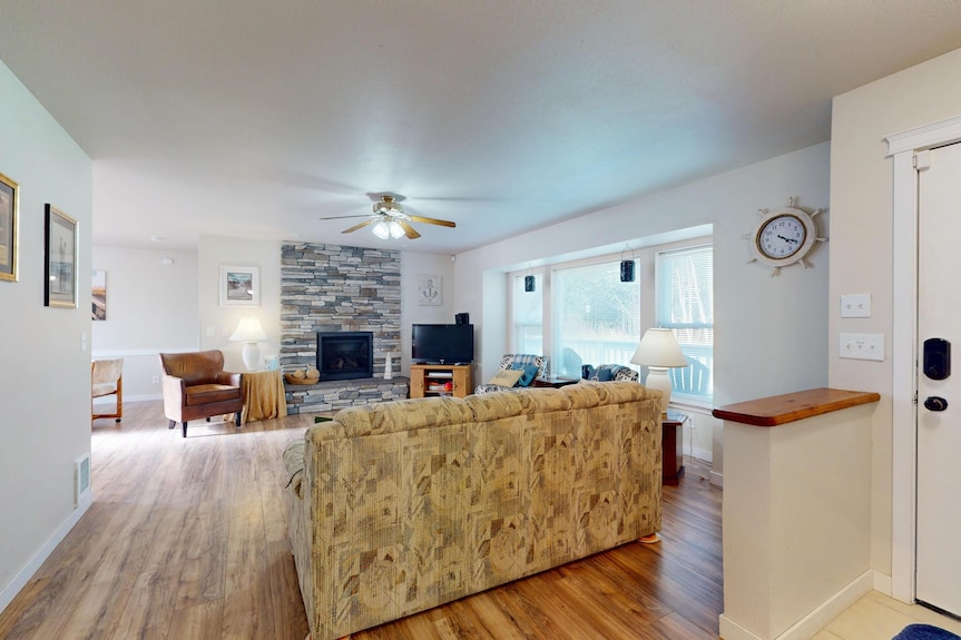 Fire Pit, Grill, 3bd, 2ba, Dogs Ok, Fully Fenced Yard (Allee) - Westport, WA