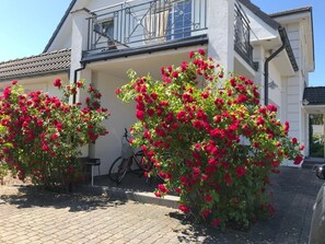 Property grounds - Charmantes Appartement in Rowy mit Grill, Garten by Interhome (Rowy)