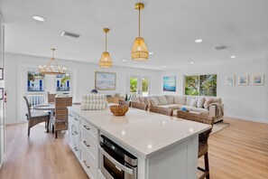 Interior - Chardonnay Shores - Beautiful 2 Bedroom Home (Anna Maria)