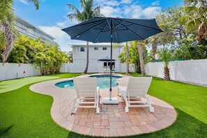 A heated pool - Chardonnay Shores - Beautiful 2 Bedroom Home (Anna Maria)