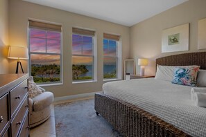 Iron/ironing board, free WiFi, bed sheets - Stunning 3 Bedroom Coastal Getaway (Bradenton)