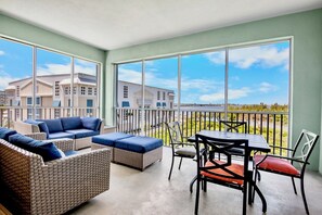 Smart TV - Stunning 3 Bedroom Coastal Getaway (Bradenton)