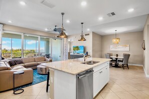 Smart TV - Stunning 3 Bedroom Coastal Getaway (Bradenton)