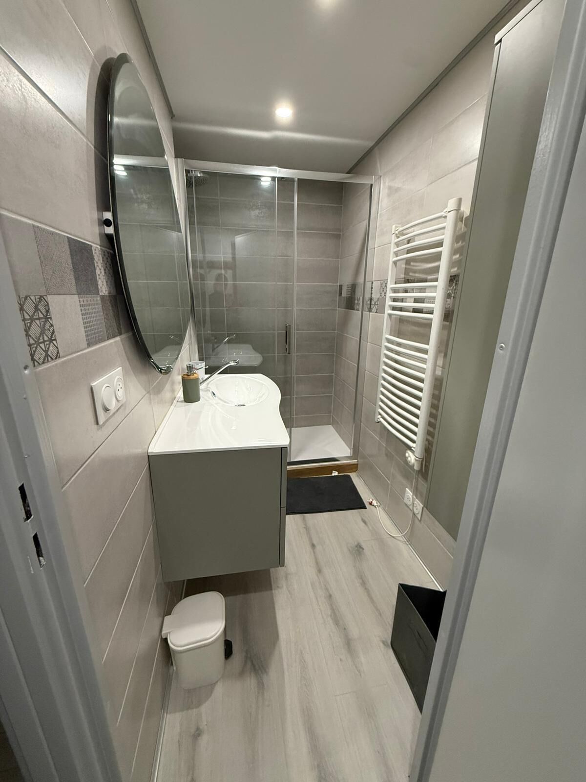 Shower, hair dryer, towels, toilet paper