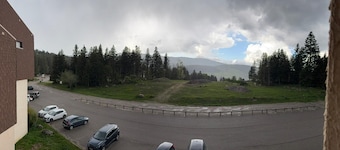 Aux pieds des pistes, petit appartement charmant, 4 à 5 personnes.