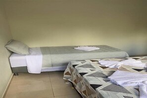 Habitación triple, patio | Wifi gratis