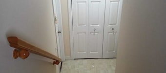 Dreamdoor Apartment.
A minute drive to Casino NB & A minute walk to Bus Station