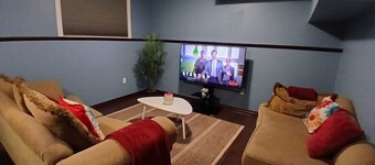 Dreamdoor Apartment.
A minute drive to Casino NB & A minute walk to Bus Station