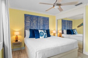 Tabla de planchar con plancha, wifi gratis y ropa de cama 