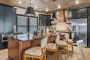 Fridge, microwave, stovetop, dishwasher - *Spacious 6BD w/ POOL! Hot Tub + Resort Amenities* (Sevierville)