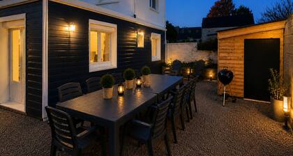 "Chez G & G" Renovated family home sleeps 8, walking distance to beach.