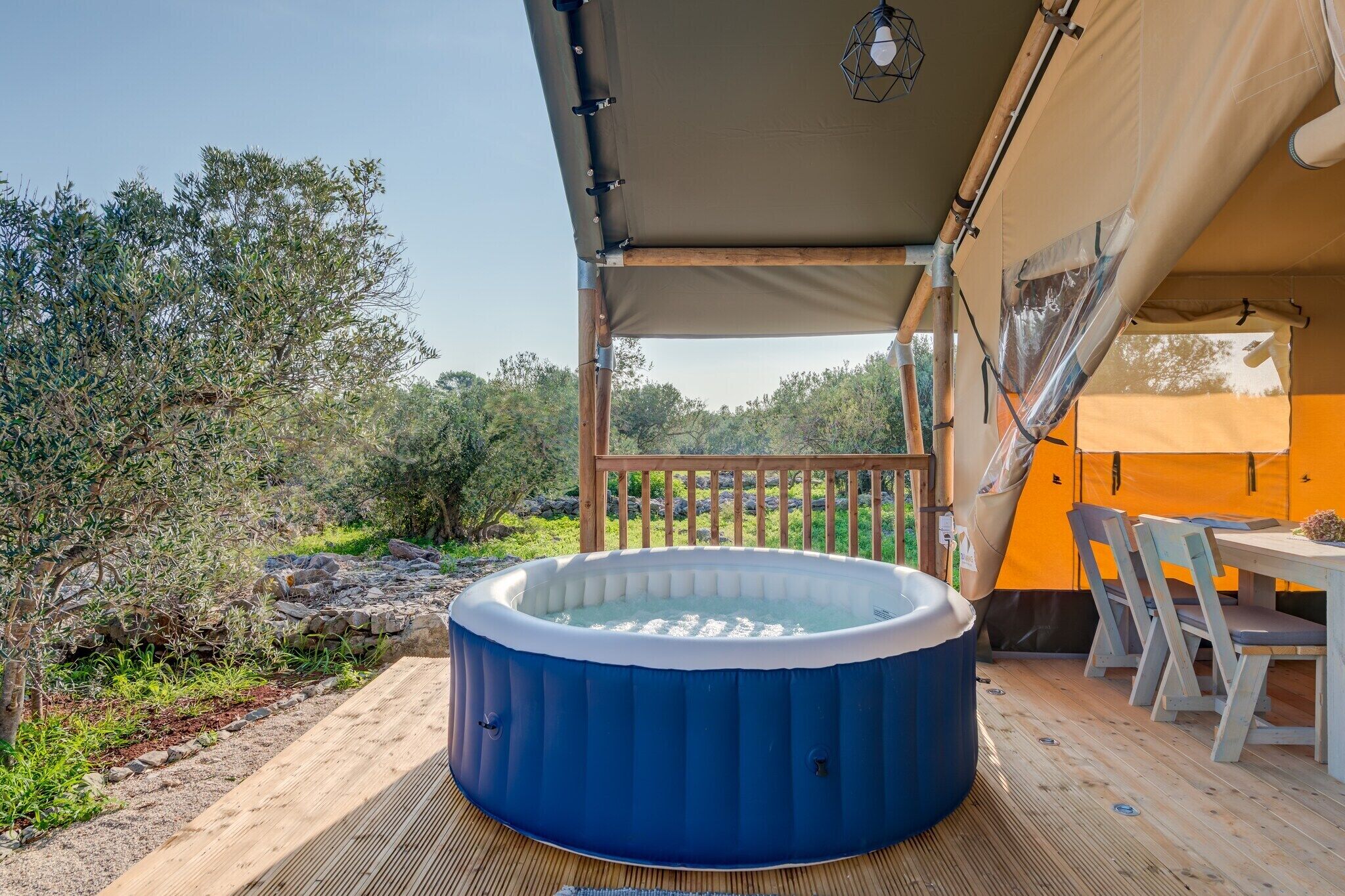 Outdoor spa tub