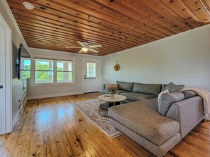 Living area - Sea Shell – Your Coastal Reset Starts Here! (North Topsail Beach)