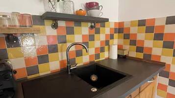 Refrigerador, microondas, horno, cafetera/tetera