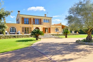 Holiday Home Exterior [summer] - Tranquil Binissalem Country Home with Pool (Binissalem)
