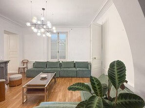 TV - Central house with parking - 15 guests. (Le Mans)
