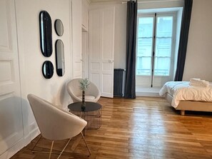 Wi-Fi de cortesia, roupa de cama