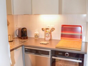Fridge, microwave, oven, dishwasher - Charming apartment in the heart of Richelieu (Richelieu)