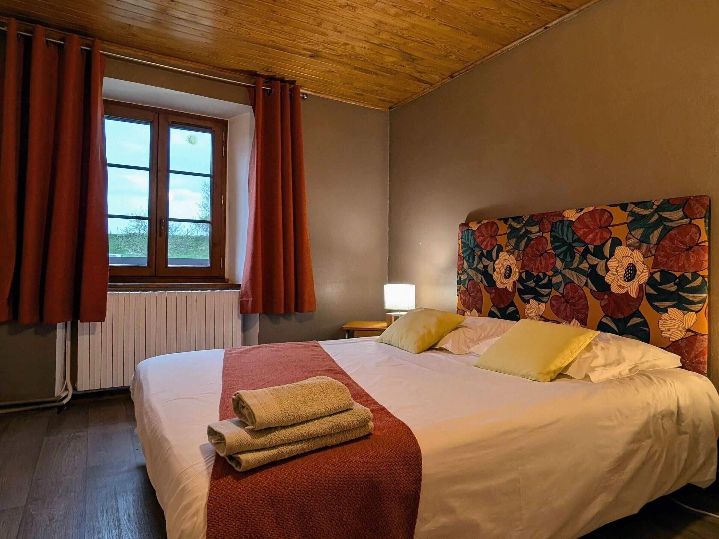 Free WiFi, bed sheets