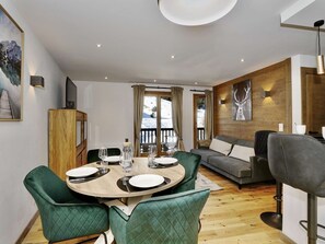 Dining - Ski-In/Ski-Out 2BR Apartment, South Facing, Parking, Wi-Fi - Courchevel Village (Courchevel 1550)