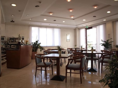 Dining. Arcangelo Roof Hotel