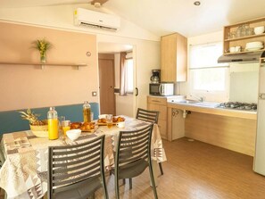 Dining - Comfort mobile home with AC - 4 guests (Vic-la-Gardiole)