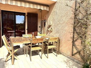 Outdoor dining - Apartment with AC - 4 guests (La Londe-les-Maures)